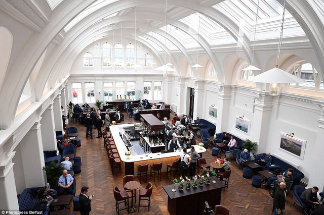 Не потоне! У Британії відкрили готель у стилі "Титаніка" - фото 195827