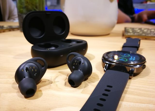 Samsung Gear IconX - фото 194245