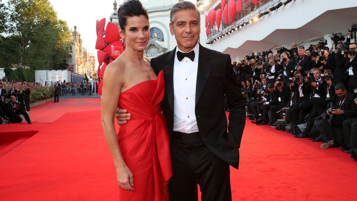 Джодж Клуні із Сандрою Буллок на червоній доріжці - фото 1