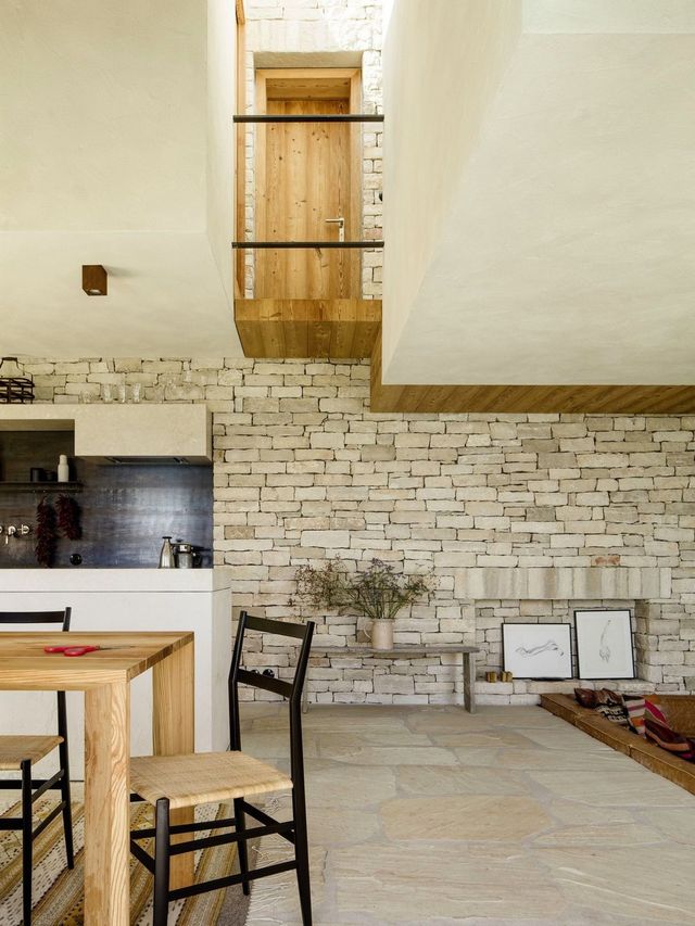 Як виглядає миле помешкання на схилі в Італії: затишні фото - фото 192918