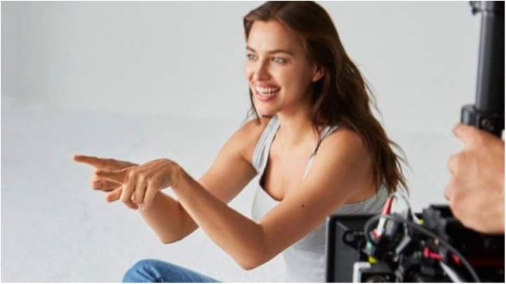 Ірина Шейк і Дакота Джонсон знялися в незвичайній рекламі спідньої білизни: фото