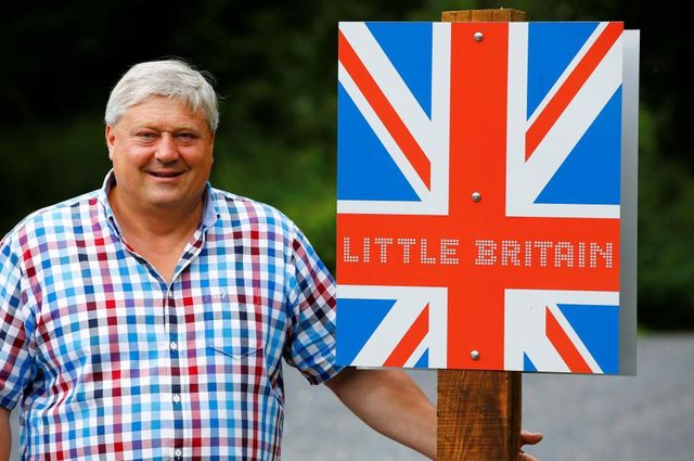 Чоловік облаштував власний куточок Британії у Німеччині - фото 194874