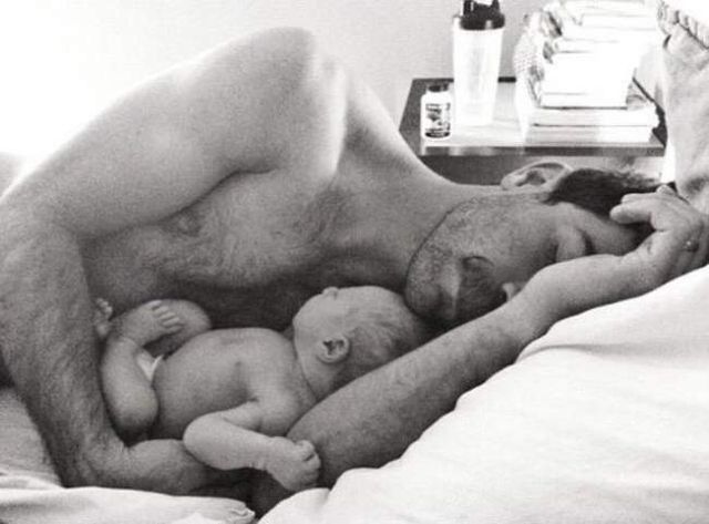 Чуттєві знімки щасливих батьків з малюками - фото 198560