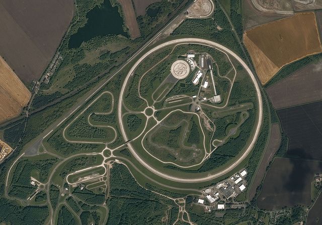 Toyota GT86 намалювала гігантський логотип, який видно з космосу - фото 198007