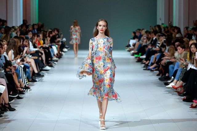 Яскраві фото другого дня Ukrainian Fashion Week SS 2018 - фото 194027