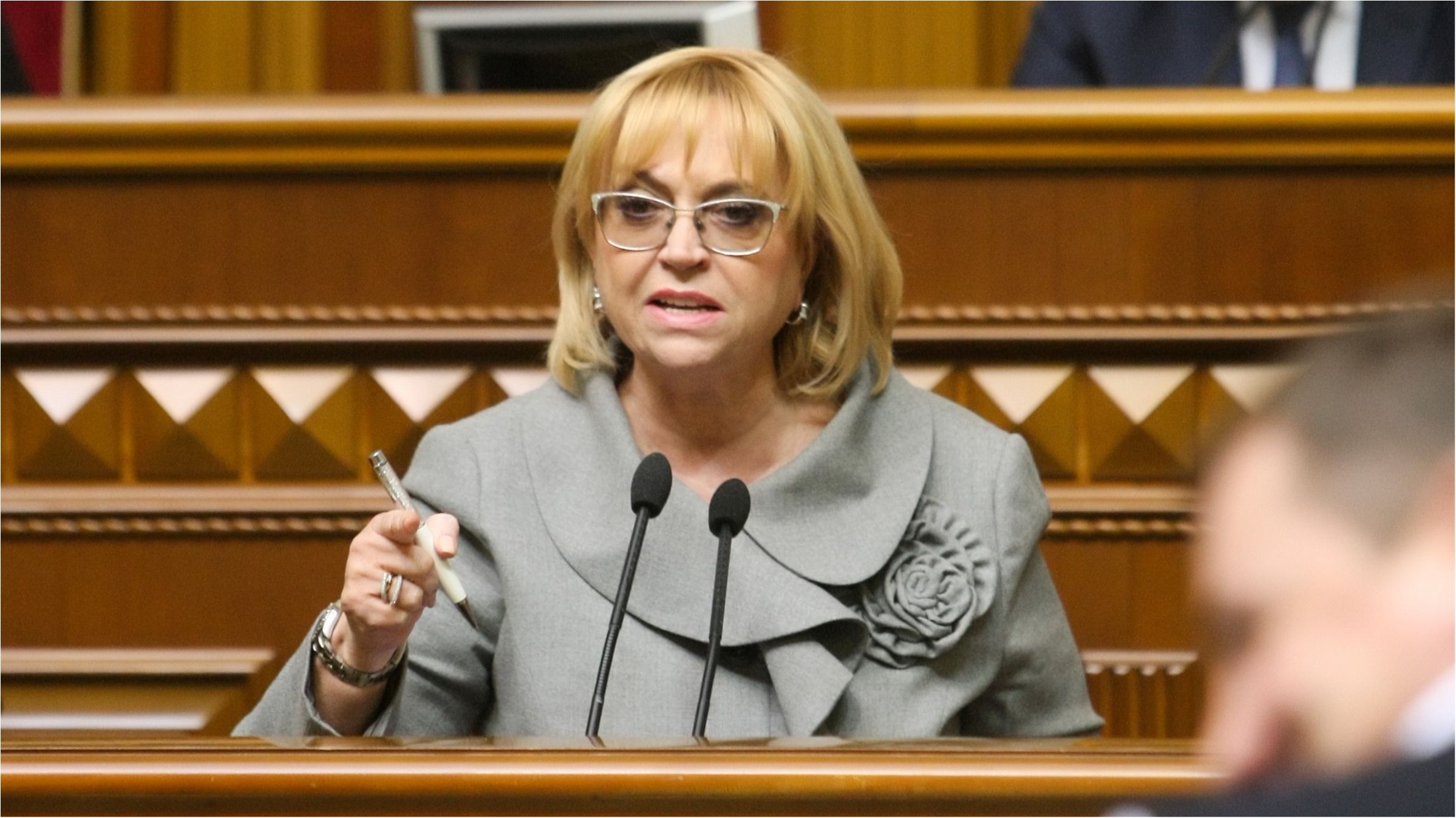 Бабине літо: у Раді розгорівся скандал через фото нардепки