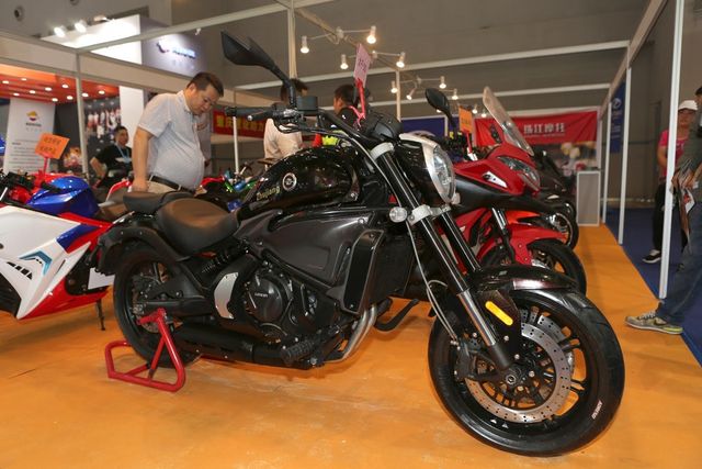 У Китаї пройшов міжнародний ярмарок мотоциклів - фото 199938