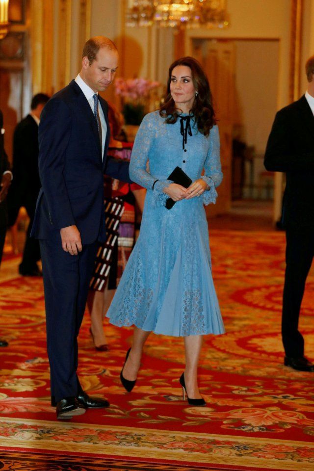 Кейт Міддлтон вперше з'явилася на публіці після оголошення про третю вагітність - фото 201712