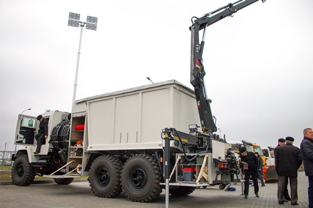 В Україні створили броньовану машину для піротехніків - фото 205890