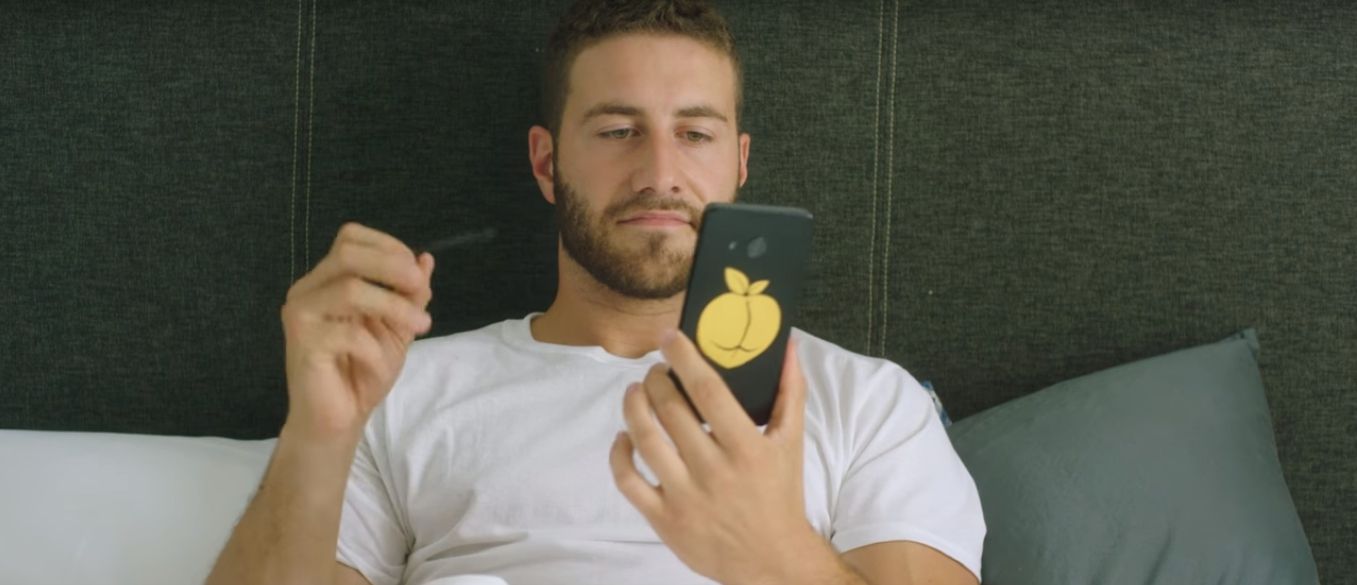 У Brazzers вигадали ідеальний смартфон для порно