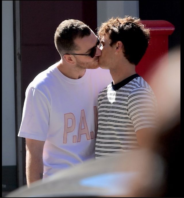 Зіркового співака підловили за поцілунками з голлівудським актором: з'явилися фото - фото 200060