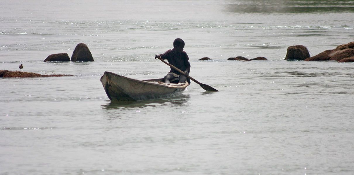 Винайдено плівку, яка генерує електрику з води