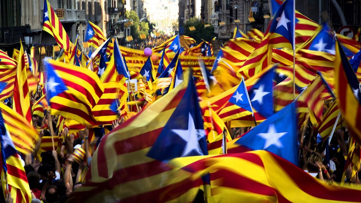 Тисячі компаній пішли з Каталонії - фото 1