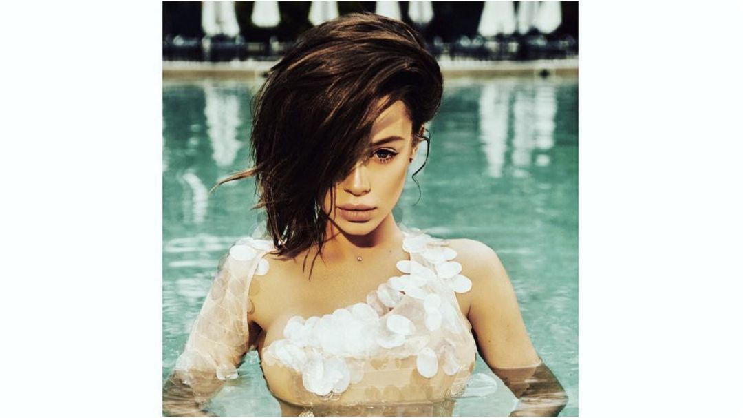 Дівчина не оцінила своєї природної краси - фото 1