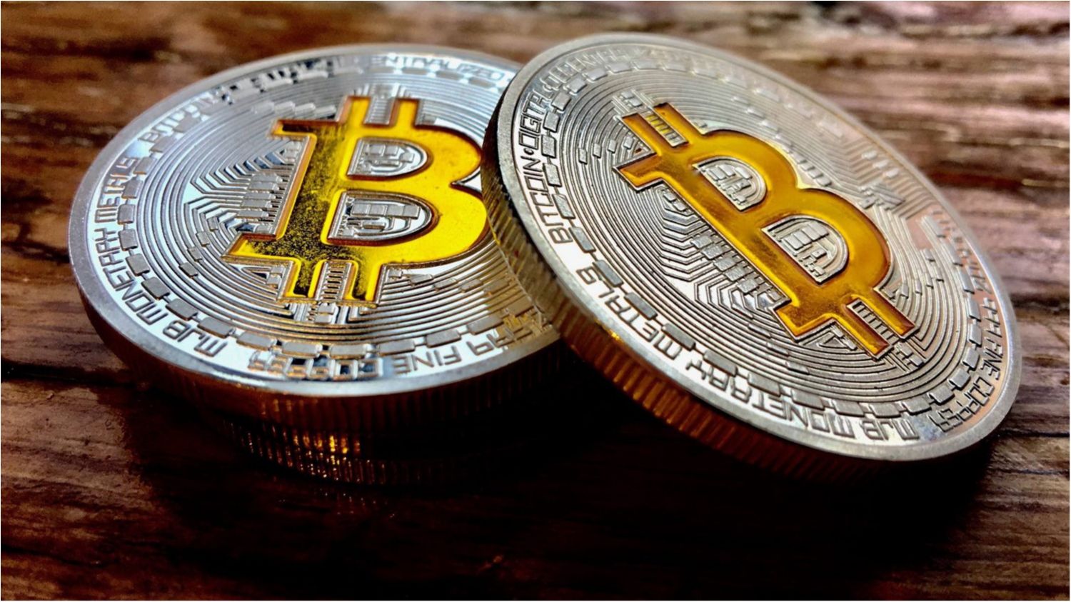 Ціна біткойна подолала позначку в рекордні 6000 доларів