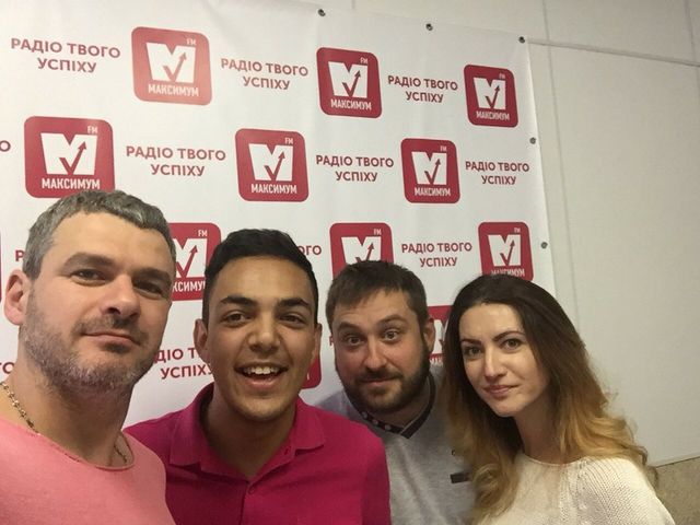 Хто виграв iPhone X від Радіо МАКСИМУМ: Арсен Мірзоян назвав щасливчика - фото 199542