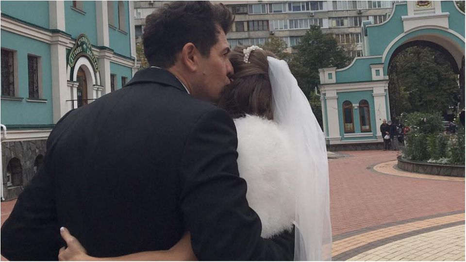 Відомий український телеведучий попрощався з холостяцьким життям: з'явилися фото