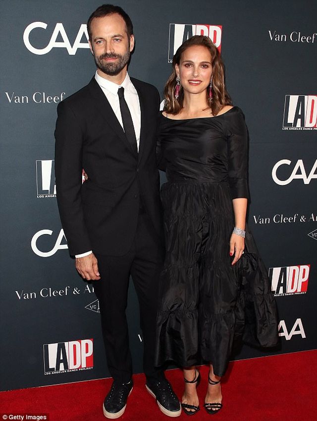 Наталі Портман підтримала чоловіка на гала-вечорі в Лос-Анджелесі - фото 201170