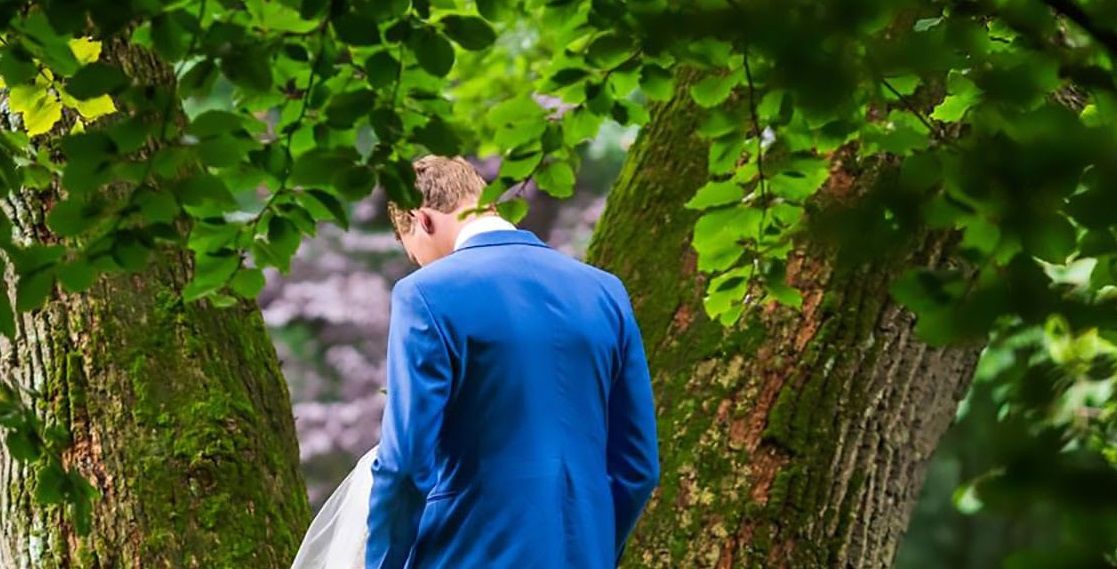 Це весільне фото сколихнуло мережу, і ось чому (18+)