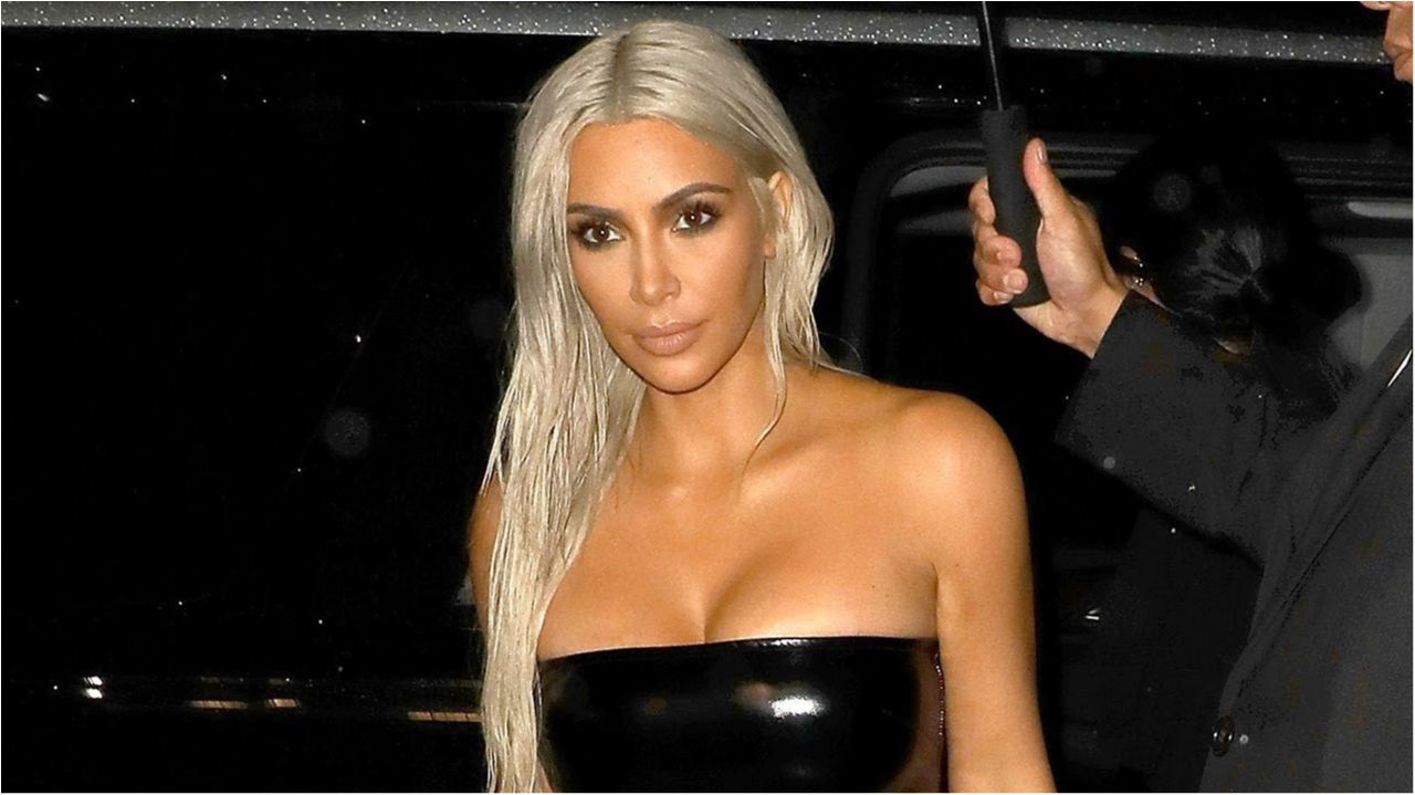 Кім Кардашян вийшла у світ в екстремально відвертому наряді: з'явилися фото