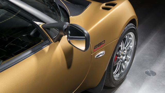 Lotus показав ювілейну версію купе Elise - фото 204158