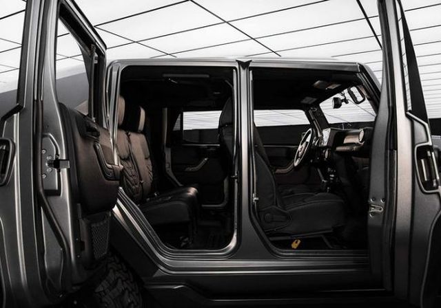 Американський виробник спорткарів представив новий позашляховик - фото 200433