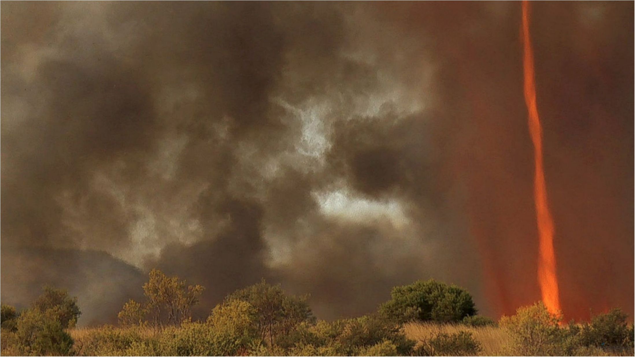 У Португалії на відео зняли вогняне торнадо