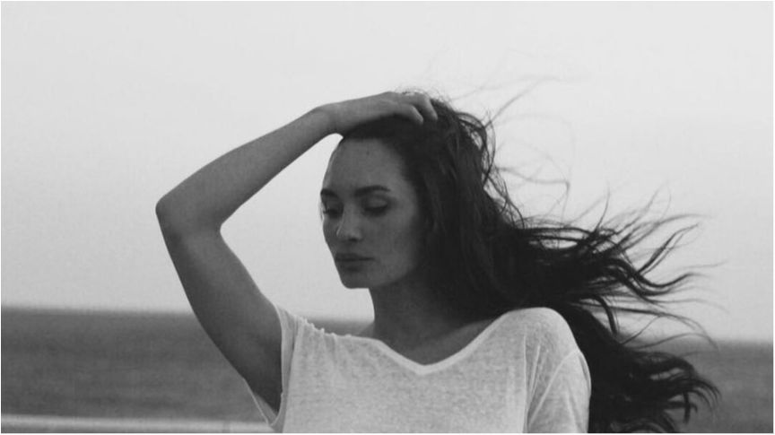 Секс-символ Британії показала серію пікантних фото (18+)