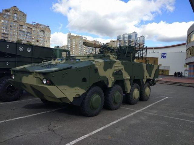 У передній частині транспортеру немає ні вікон, ні дверей - фото 202985