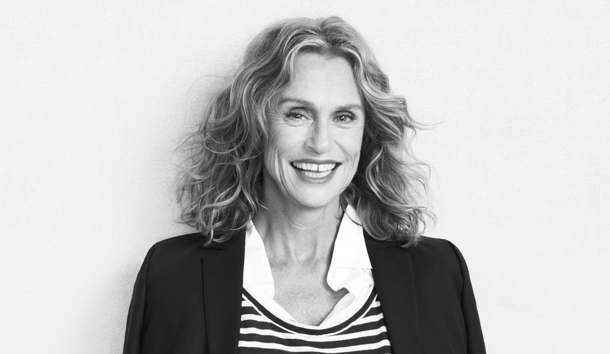 Модний глянець помістив на обкладинку 73-річну модель