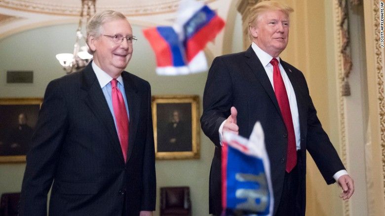 Трампа знову закидали прапорами Росії: відеофакт