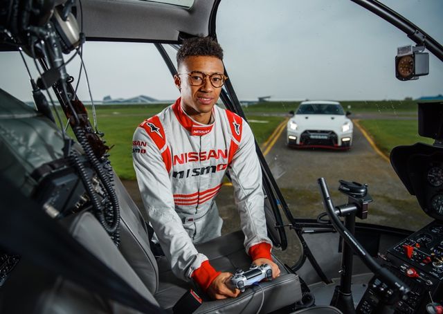 Nissan GT-R під'єднали до джойстика та розігнали до 200 кілометрів - фото 201832