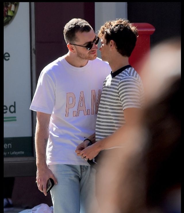 Зіркового співака підловили за поцілунками з голлівудським актором: з'явилися фото - фото 200059