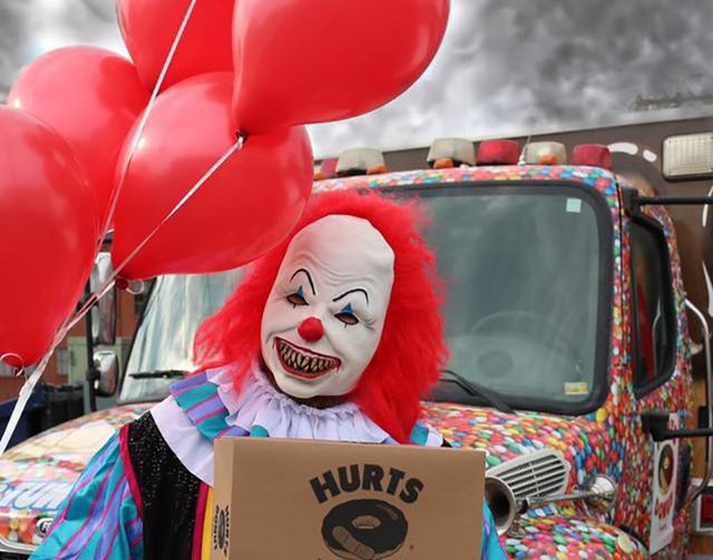 У США моторошні клоуни займаються доставкою їжі - фото 205733