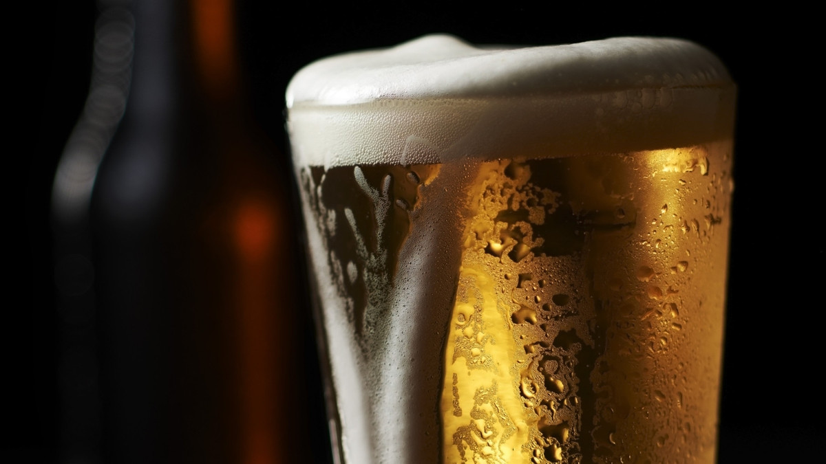 Учені пояснили, чому пиво робить чоловіків щасливими - фото 1