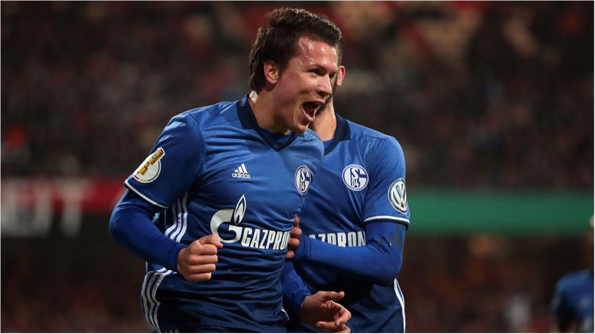 За 38 матчів Євген забив дев'ять голів - фото 1