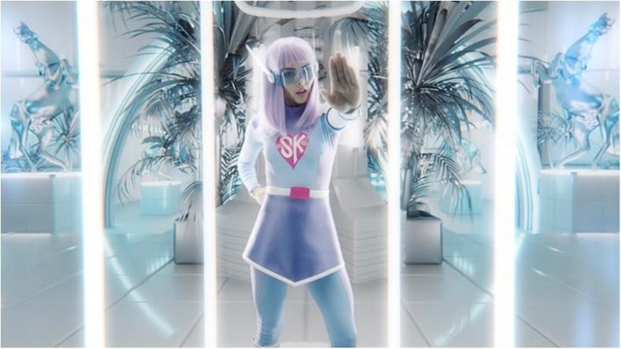 Супергероїня пояснить вам правила поведінки в метро - фото 1