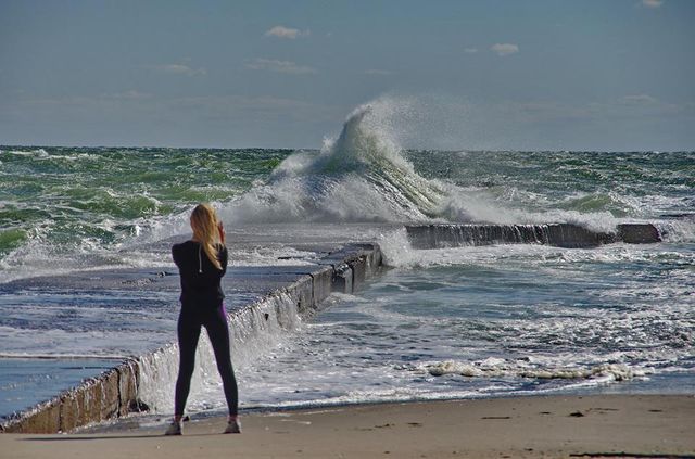 Шторм атакував Одесу: вражаючі кадри - фото 199469