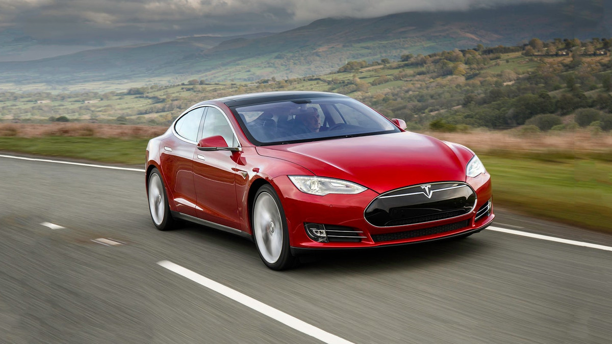 В Австрії загорілася Tesla Model S: фотофакт - фото 1
