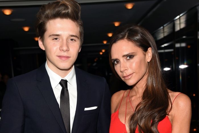 Діти Вікторії Бекхем скопіювали шпагат матері - фото 1