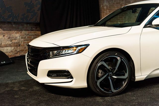 Honda показала новий спортивний седан Accord Sport - фото 205481