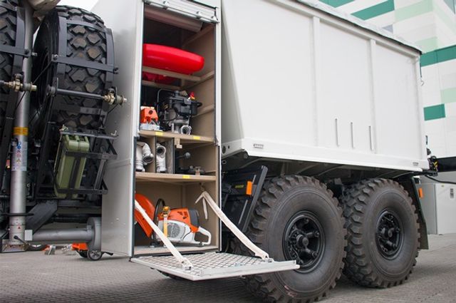 В Україні створили броньовану машину для піротехніків - фото 205889