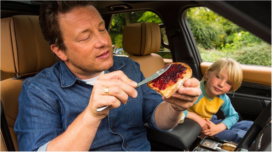 Ідеальний! Land Rover випустив кросовер із кухнею всередині