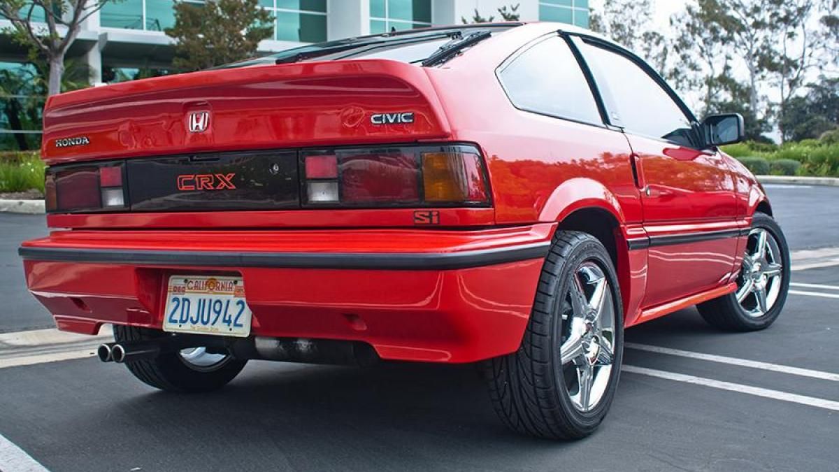 Чому не варто використовувати машину замість скейта: епічне відео