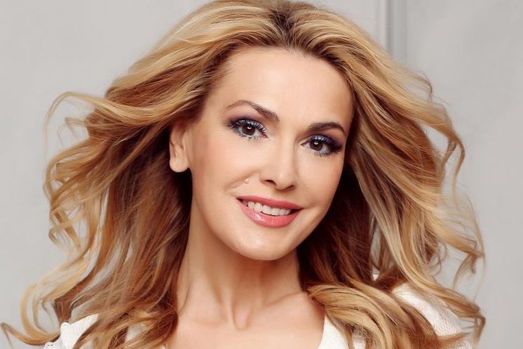 Міні-спідниця та ботфорти: Сумська показала фото з бурхливої молодості