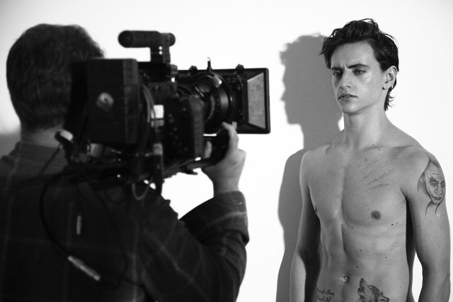 Прості костюми на Хелловін та легендарний лайнер: 25 жовтня у трьох фото - фото 204860