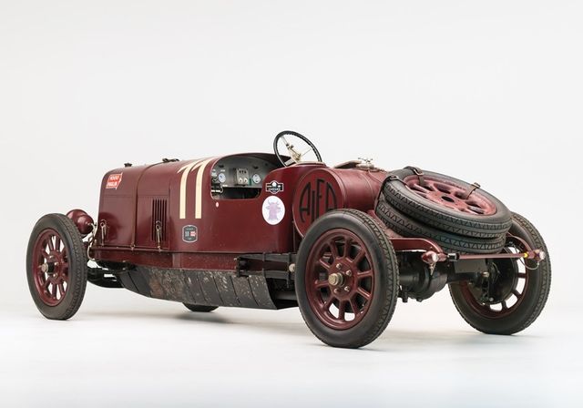 Останній вцілілий екземпляр першої моделі Alfa Romeo продадуть на аукціоні - фото 203816