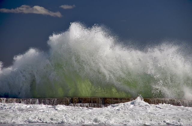Шторм атакував Одесу: вражаючі кадри - фото 199464