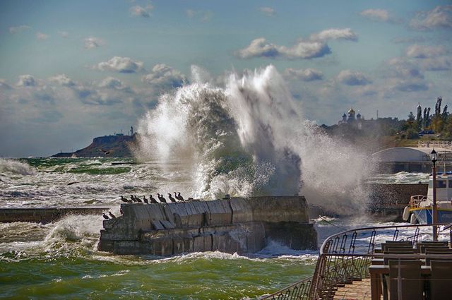 Шторм атакував Одесу: вражаючі кадри - фото 199472