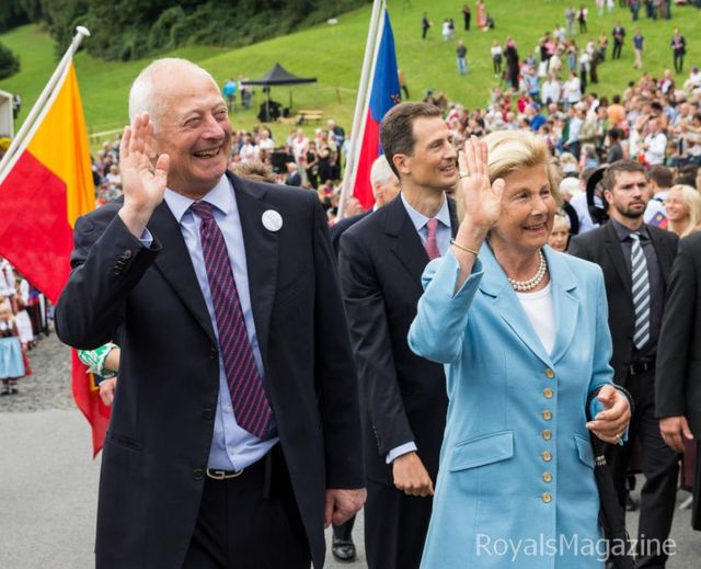 Bloomberg назвав найбагатшого монарха Європи - фото 204986